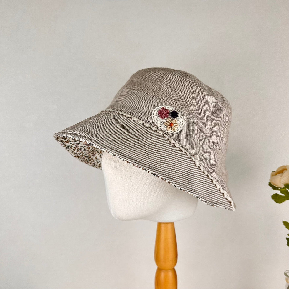 DAISY BUCKET HAT