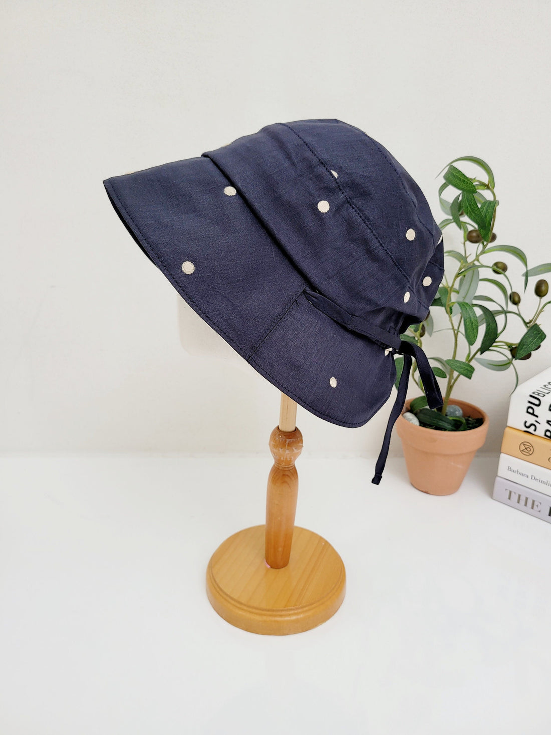 LINEN-DOTTED