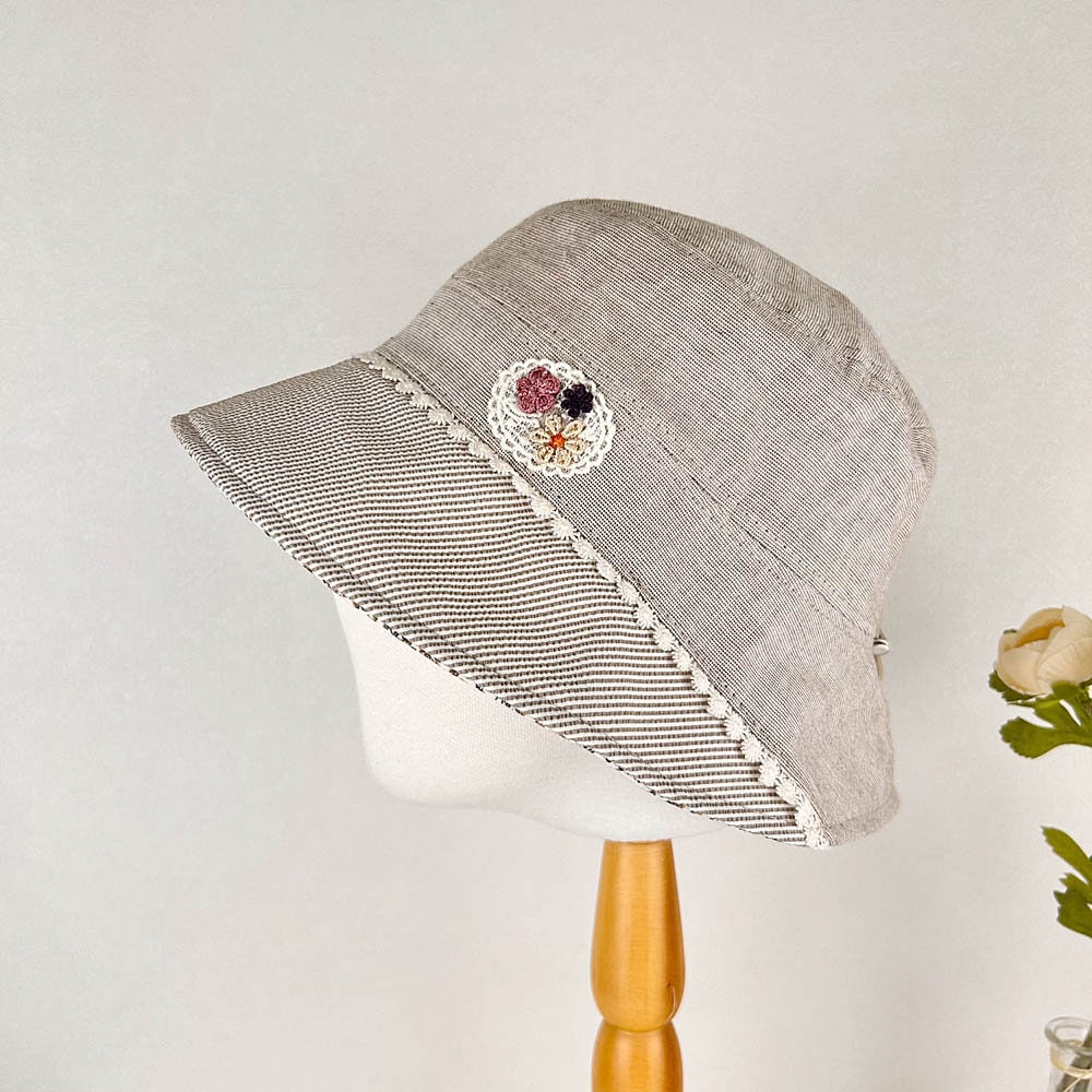 DAISY BUCKET HAT